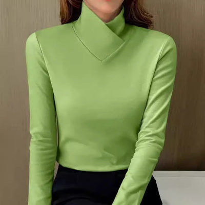Bev – Elegant Turtleneck Fit