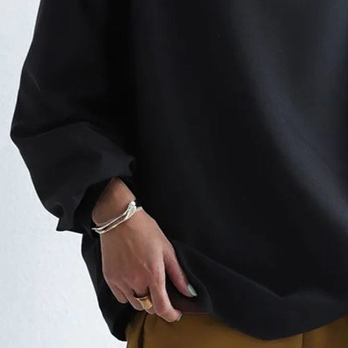 Gabriella – Chic High Neck Pullover