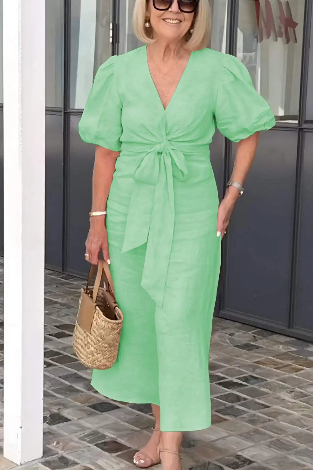 Harper – Elegant V-Neck Dress
